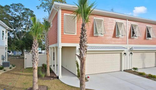 Three-Bedroom Holiday Home 