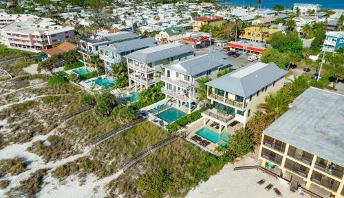 Eight-Bedroom Holiday Home
