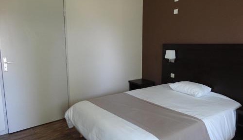 Family Room (2 Adults + 1 Child)
