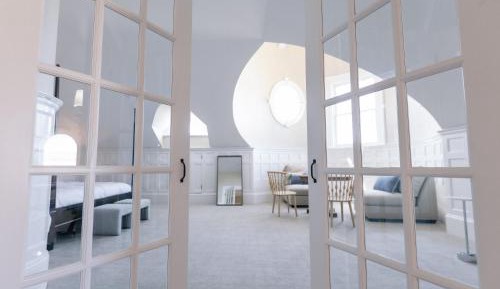 Deluxe King Suite