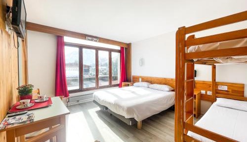 Quadruple Room with Mountain View