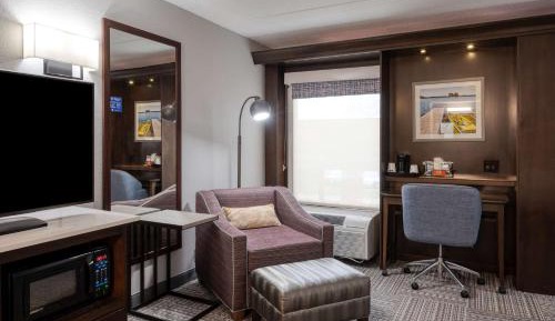 Deluxe King Room - Non-Smoking