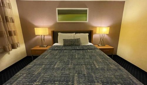Standard Queen Room