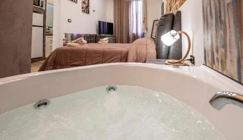 Deluxe Suite with Spa Bath