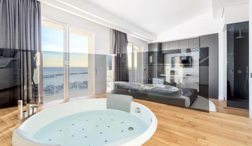King Suite with Spa Bath