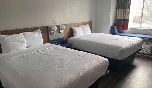 Queen Room with Two Queen Beds - Non-Smoking