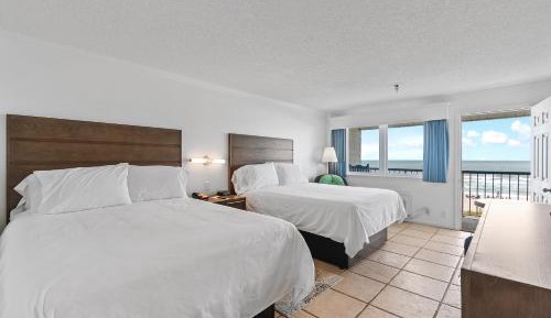 Standard Queen Room with Two Queen Beds with Ocean Front View