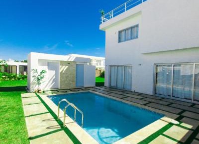 Villa with Garden View