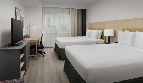 Quadruple Room with Two Queen Beds and Roll-In Shower - Disability Access/Non Smoking