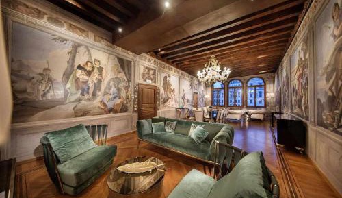 Deluxe Apartment