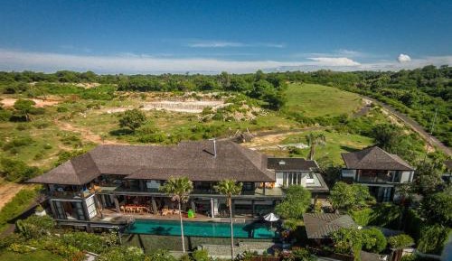 Tirta Kencana Seven-Bedroom Pool Villa