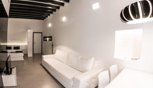  One-Bedroom Apartment with Balcony