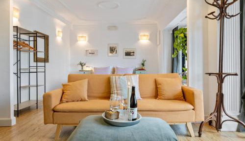 Deluxe Queen Suite