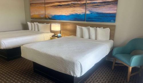 Deluxe Business Queen Room with Two Queen Beds - Non-Smoking