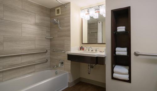  Queen Beds, M Club Lounge Access, Balcony, Guest Room Mobilty Accessible Room with Bathtub