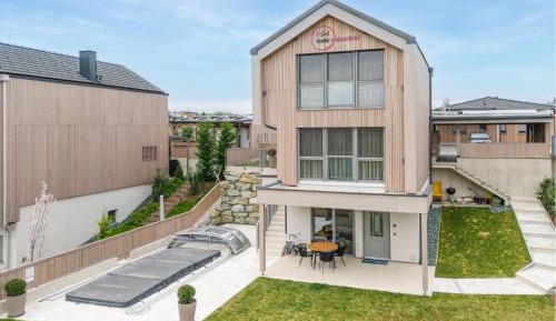 Three-Bedroom Holiday Home 