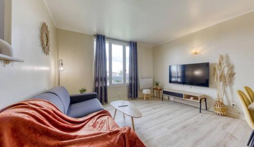 One-Bedroom Apartment with Garden View