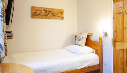 Single Room with Shared Bathroom