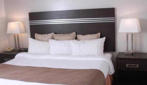 Deluxe Three Bedroom Suite - Non-Smoking