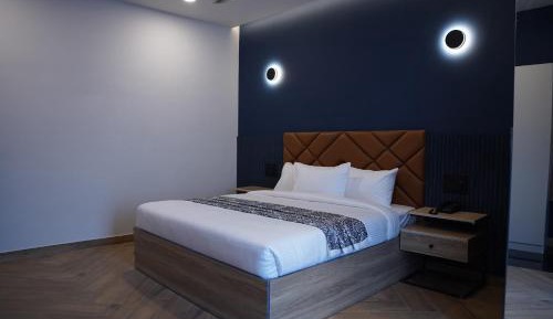 Deluxe King Suite