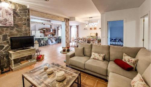 Three-Bedroom Holiday Home 