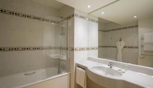 Standard Twin Room with Balcony