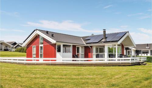Three-Bedroom Holiday Home 