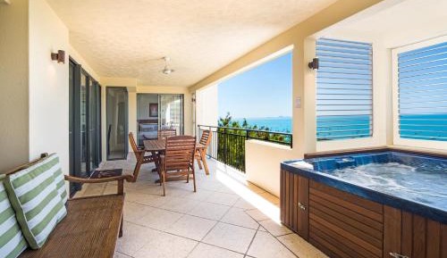 One-Bedroom Standard Sea View Apartment with Hot Tub