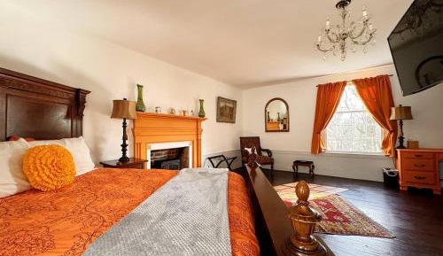 Deluxe Queen Room