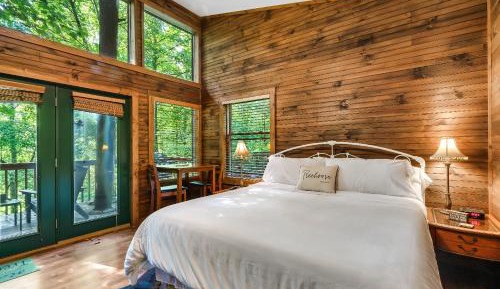 Deluxe Double Room (2 Adults + 1 Child)