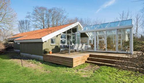 Three-Bedroom Holiday Home 
