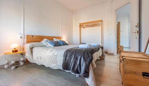 Apartment with Balcony ,3rd Floor without elevator 