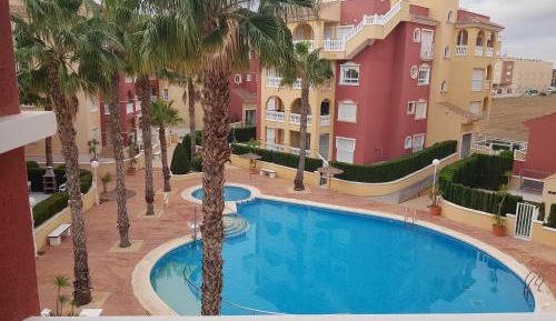 Apartment with Pool View 