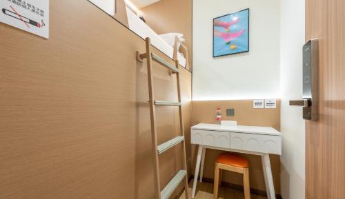 Single Room with Shared Toilet