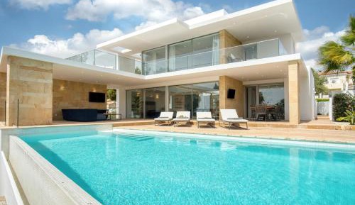Villa with Garden View