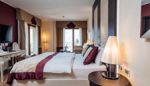 Junior Suite with Spa Bath