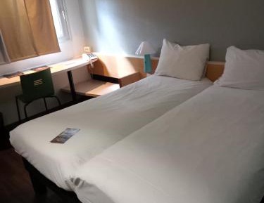 Standard Room with 2 Single Beds