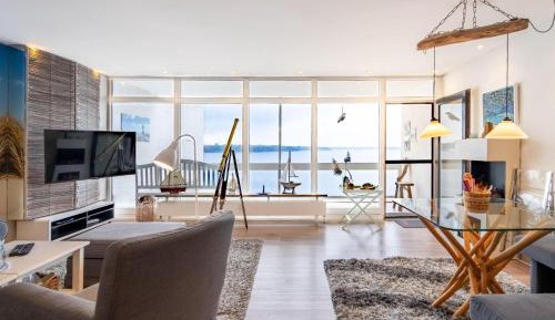 Apartment with Lake View