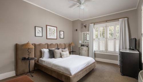 Deluxe Queen Room