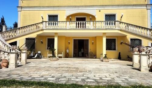 Villa with Garden View