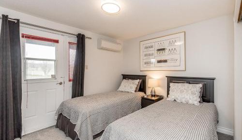 Standard Twin Room with Shared Bathroom