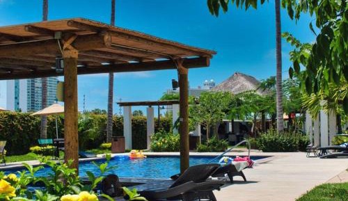 Apartment with Pool View 