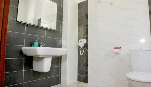 Twin Room with Private Bathroom
