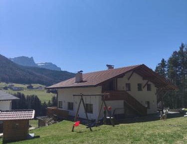 Apartment with Mountain View