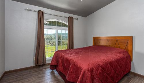 Two-Bedroom House (8 Adults)