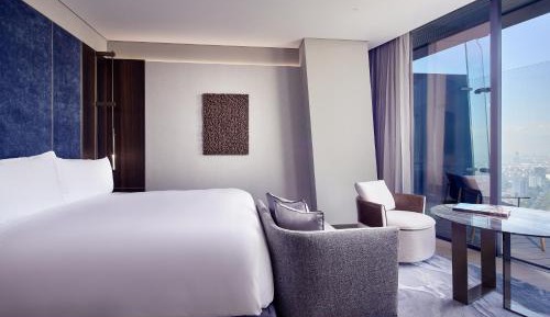 Deluxe King Room with Park View - Club Lounge Access