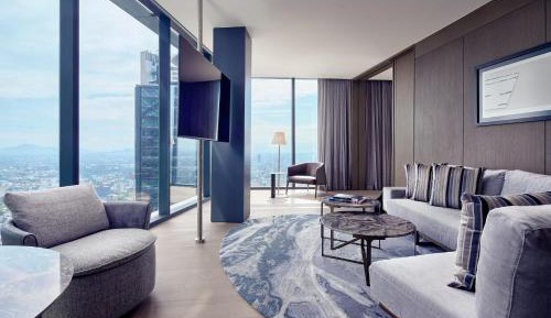 Club lounge access, 1 Bedroom Executive Suite with 1 King