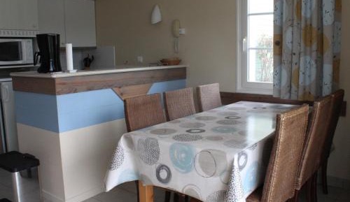 Holiday Home (6 Adults)