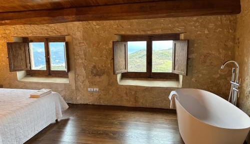 Suite with Mountain View