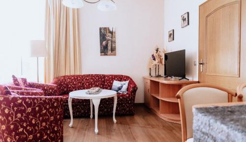 One-Bedroom Apartment with Balcony